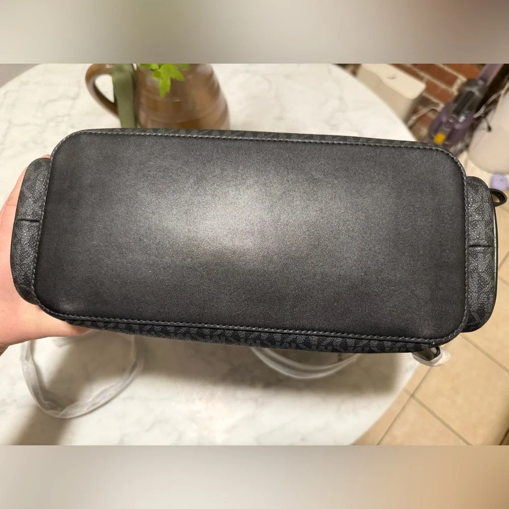 Michael Kors Jet Set Backpack Black MK Signature Gold Hardware New - Picture 6 of 11